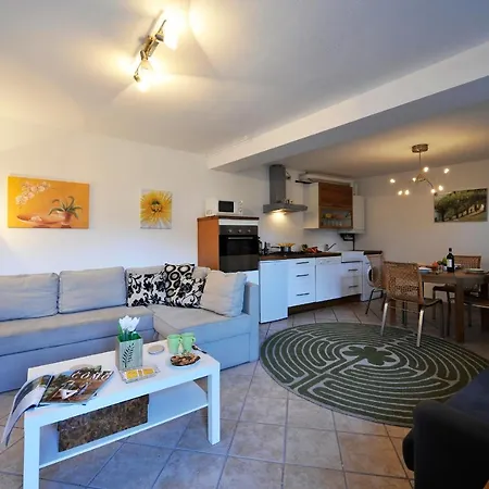 Sleeps 6 *